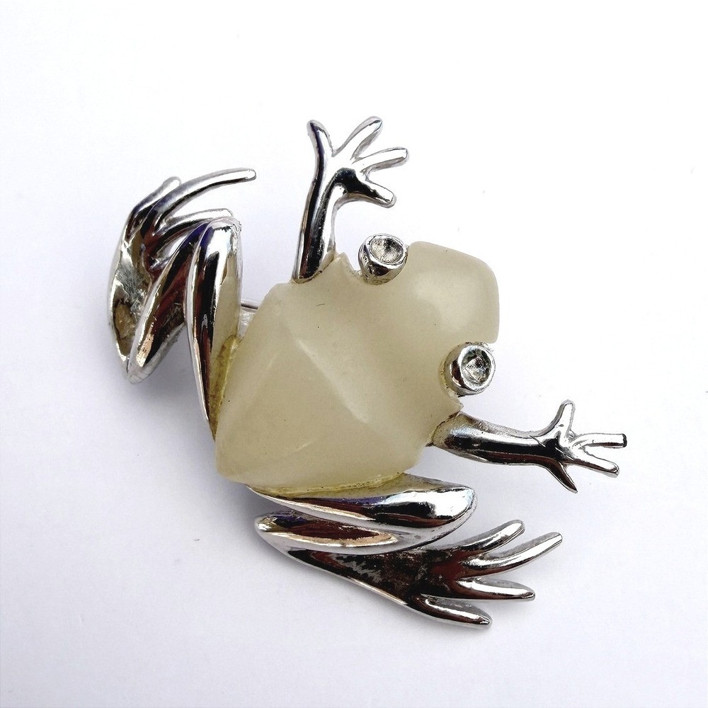 Frog Brooch Lapel Hat Bag Pin Silver Tone Frosted Resin Eyes Figural Amphibian